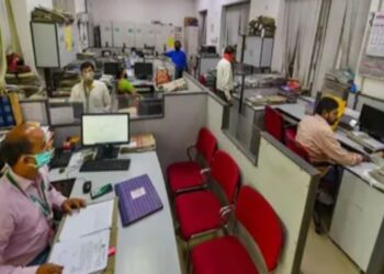 क्या आपकी कंपनी बिना सरकार से पूछे आपको निकाल सकती है? नए लेबर कोड ने साफ कर दिया