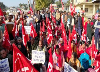 मांगों को लेकर गरजी हिमाचल किसान सभा व सीटू जिला कमेटी कांगड़ा