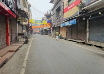 डॉ राघव को बर्खास्त करने के विरोध में पांवटा साहिब में हुआ प्रदर्शन , बाजार रहा बंद