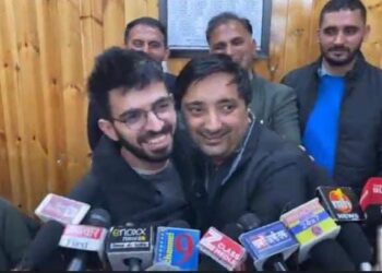 Himachal : IGMC अस्पताल का मारपीट विवाद सुलझा, मरीज-डॉक्टर में हुआ समझौता, हाथ मिलाए और गले भी मिले