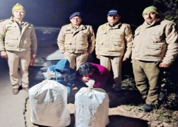 नाकाबंदी के दौरान कार से 15.614 किलोग्राम चूरा-पोस्त बरामद, 2 गिरफ्तार