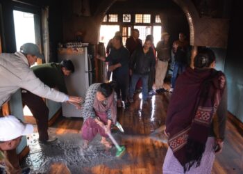 कुल्लू के गदौरी गांव में एक रिहायशी मकान में लगी भयानक आग, लाखों का हुआ नुकसान