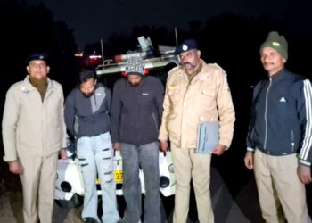 2 सगे भाइयों की ”काली करतूत”! महंगी बाइक पर कर रहे थे ये गंदा काम, पुलिस ने किया गिरफ्तार