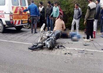 मुबारिकपुर-होशियारपुर हाईवे पर ट्रक से टकराई तेज रफ्तार बाइक, हादसे में बुझा घर का चिराग
