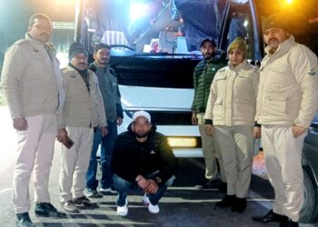 अमृतसर से मनाली जा रही Volvo Bus में पुलिस ने पकड़ा ”सफेद जहर”, अमृतसर का युवक गिरफ्तार