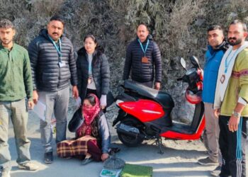 स्कूटी की डिक्की से 1.402 किलोग्राम चरस बरामद, महिला तस्कर गिरफ्तार