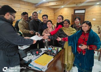 पांवटा साहिब : नगर परिषद ईओ पर गंभीर आरोप, एसडीएम को सौंपा ज्ञापन