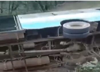 BIG BREAKING : हिमाचल के सरकाघाट में HRTC बस हाद*से का शिकार, 15 से 18 लोग थे सवार