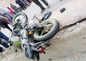शिलाई: नैशनल हाईवे 707 पर कार-बाइक की भीषण टक्कर में एक की माैत, दूसरा गंभीर घायल