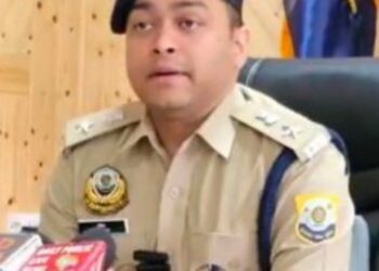 सोलन में पुलिस पर सख्ती: रात 2 बजे SSP का औचक निरीक्षण, 4 निलंबित, 1 लाइन हाजिर