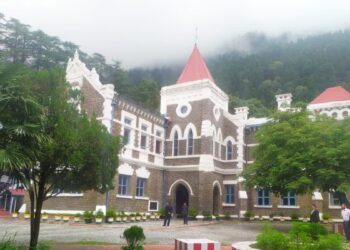 पांवटा साहिब की सीमा के विकासनगर के एसडीओ के खिलाफ दर्ज FIR निरस्त करने और गिरफ्तारी पर रोक मामले पर हाई कोर्ट में हुई सुनवाई, जानिए क्या हुआ?