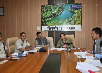 DC सिरमौर की अध्यक्षता में आज उपायुक्त कार्यालय सभागार में अल्पसंख्यक वर्ग के लिये प्रधानमंत्री नया-15 सूत्रीय कार्यक्रम