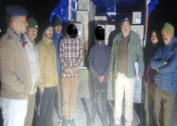 पुलिस का चला डंडा, फ्लॉप हुआ तस्करों का फंडा! 101 पेटी अवैध शराब के साथ 2 गिरफ्तार