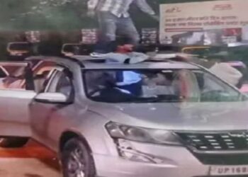 मनाली में ‘UP’ के पर्यटकों का हुड़दंग: देर रात ऊंची आवाज में बजाया म्यूजिक, वीडियो वायरल होते ही पुलिस ने काटा चालान