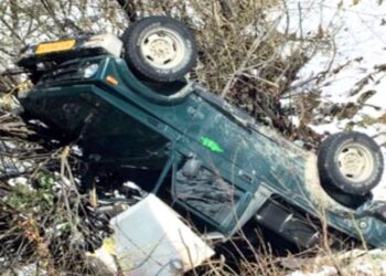 कोलकाता से मनाली घूमने आए पर्यटकों के साथ हादसा, अनियंत्रित होकर खाई में गिरी जीप, 7 घायल