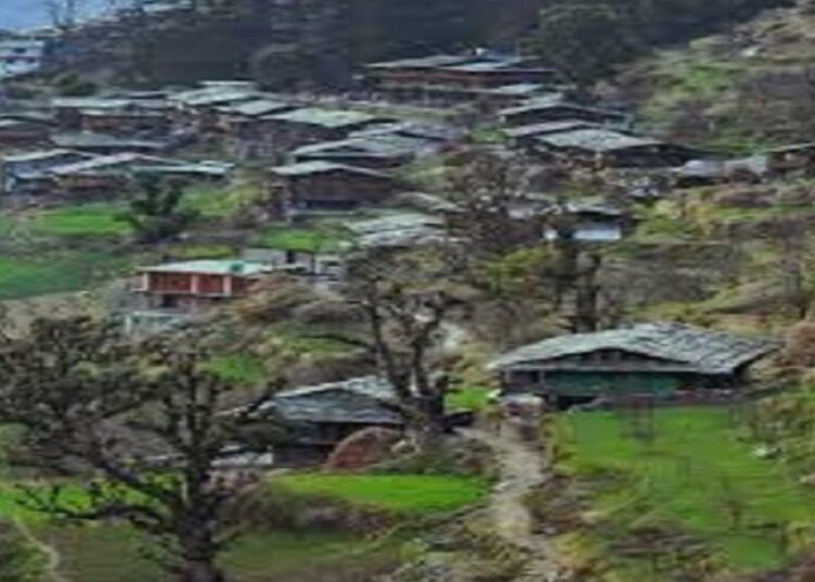 हिमाचल के इस गांव के लिए भूस्खलन का बढ़ता खतरा: ग्रामीणों में डर का माहौल
