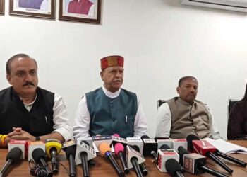 शिलाई में 300 से ज्यादा चीड़ के पेड़ों का कटान… प्रशासन 500 मीटर दूर! क्या दोषियों को बचा रही सरकार? डॉ. बिंदल का बड़ा आरोप डॉ. बिंदल ने कहा कि जिस स्थान पर यह