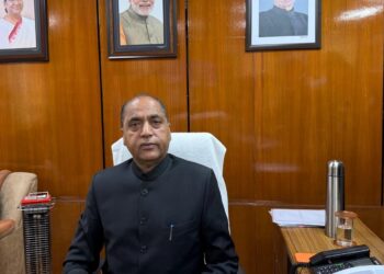 अधिकारियों की आपसी लड़ाई में सीएम बेबस, बचकाने, शर्मनाक और हास्यास्पद तर्क दे रहे : जयराम ठाकुर