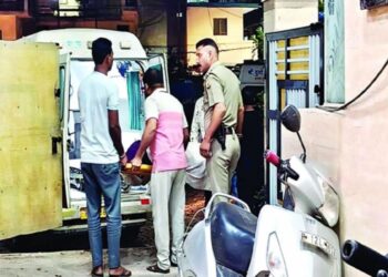 मामूली कहासुनी का खौफनाक अंत! पहले पत्नी फिर पति ने उठाया खौफनाक कदम, पुलिस जांच में जुटी