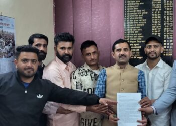 तहसीलदार कमरऊ ओम प्रकाश  को सौंपा ज्ञापन