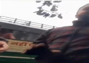 जोगेंद्रनगर में गुंडागर्दी: HRTC कंडक्टर की पिटाई, स्कूटी हटाने को कहा तो बुला लिए बाउंसर