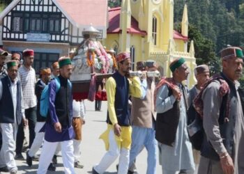 Shimla: श्री माहूंनाग देवता की पालकी व पारंपरिक धुनों से गूंजा रिज मैदान