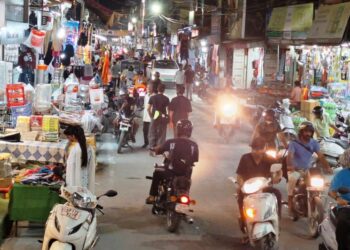 Paonta Sahib: मुख्य बाजार में दुकानदारों ने घेरी 5 से 10 फीट तक सड़क, यातायात प्रभावित