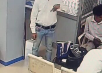 पांवटा साहिब : पुलिस स्टेशन के सामने से साइबर सेल मे तैनात पुलिसकर्मी के पिता की कार से से  पांच लाख लुट शातिर बदमाश फरार , अभी तक पुलिस खाली हाथ