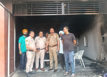 पांवटा में नकाबपोशों ने पेट्रोल छिड़क घर में लगा दी आग, पजेरो स्पोर्ट्स फूंकी, वारदात CCTV में कैद