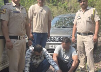 सिरमौर पुलिस ने नाकाबंदी के दौरान एक कार से 6.95 ग्राम चिट्टा/हेरोइन की बरामद