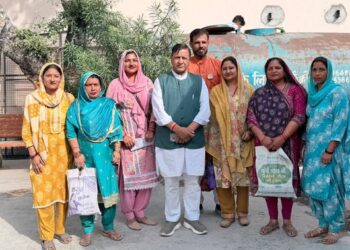 जिला परिषद चुनाव: चरनजीत चौधरी के प्रचार में उतरे डॉ. राजीव बिंदल , जीत दिलाने को संभाली कमान 