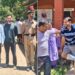 कहीं दोनों हाथ खो चुके शख्स ने की वोटिंग, तो कोई हादसे में घायल होकर भी पहुंचा मतदान केंद्र, लोकतंत्र के पर्व में दिखा गजब का उत्साह