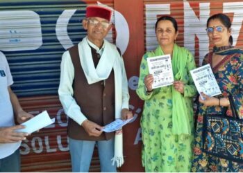पहले हिमाचल के सबसे बड़े अस्पताल में की सेवा, अब प्रधान पद के लिए ठोकी ताल