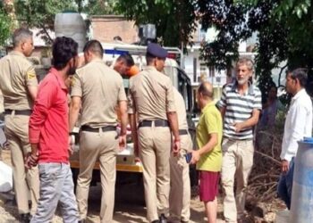 पहले दुधमुंहे बच्चे को सुलाया…फिर दूसरे कमरे में जाकर महिला ने ऐसे गले लगा ली मौत, पति-सास गिरफ्तार