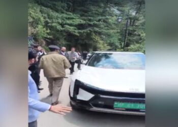Shimla: अधिवक्ताओं की आपत्ति के बाद मंत्री विक्रमादित्य समेत कई नेताओं और अफसरों की गाड़ियों के कटे चालान