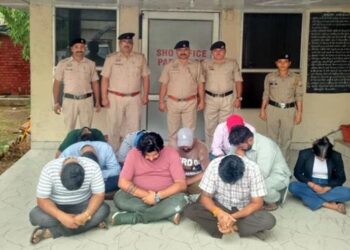 Solan : हाई-प्रोफाइल जुए के अड्डे पर पुलिस की रेड, दिल्ली की महिला समेत 6 राज्यों के 10 जुआरी गिरफ्तार