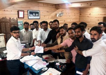 जर्जर सड़कों और बेलगाम ट्राला-टिपर संचालन के खिलाफ भाजपा युवा मोर्चा का प्रदर्शन, एसडीएम को सौंपा ज्ञापन