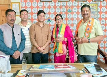 Himachal: राजनीति का गजब खेल! सुबह छोड़ी कांग्रेस, दोपहर में BJP ने पहना दिया पंचायत समिति अध्यक्ष का ताज