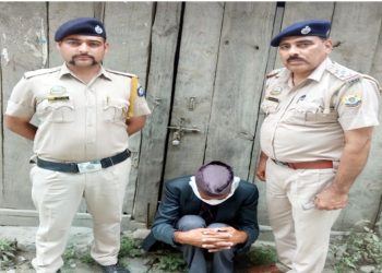 अफीम की अवैध खेती मामले में पुलिस के हत्थे चढ़ा मुख्य आरोपी, कोर्ट ने न्यायिक हिरासत में भेजा