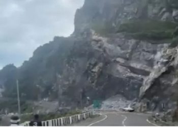 सड़कें अवरुद्ध…पुल क्षतिग्रस्त, हिमाचल में मूसलाधार बारिश से जनजीवन प्रभावित, एक की व्यक्ति मौत