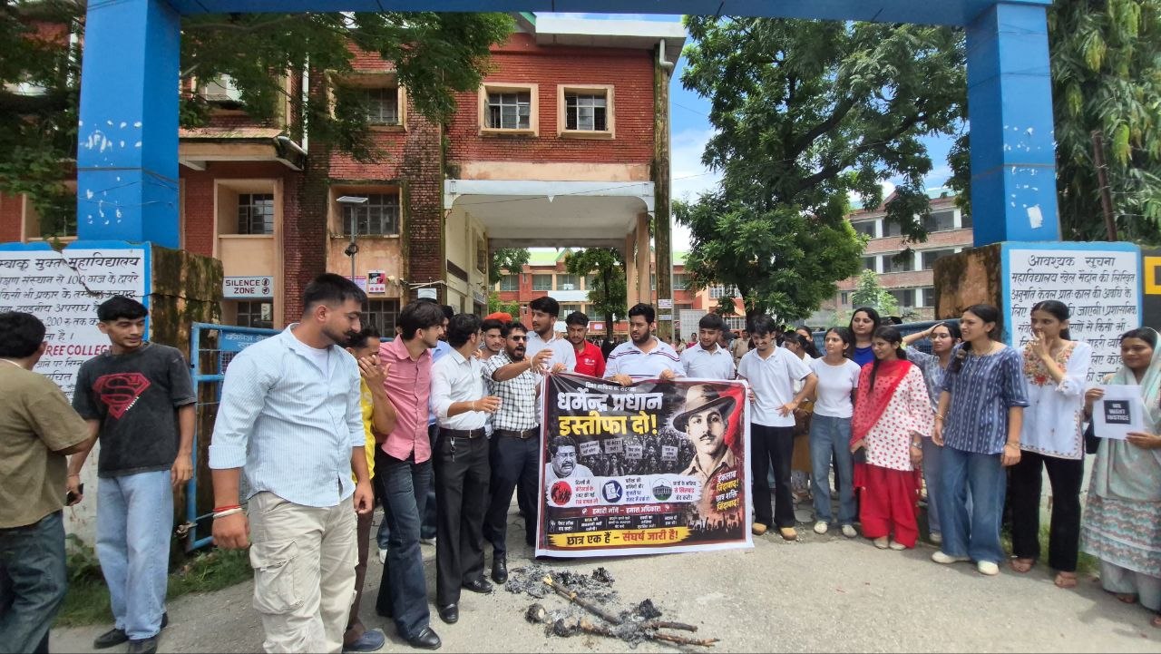बच्चों के भविष्य और शिक्षा की गरिमा की रक्षा के लिए विद्यार्थियों ने उठाई आवाज़, राष्ट्रपति के नाम सौंपा ज्ञापन