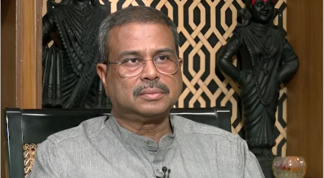 BREAKING: धर्मेंद्र प्रधान ने दिया इस्तीफा… PM मोदी को भेजी चिट्ठी, जंतर-मंतर पर ‘कॉकरोचों’ के संग्राम के बाद बड़ा फैसला