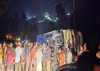 Himachal: शाहतलाई के समीप श्रद्धालुओं से भरी बस दुर्घटनाग्रस्त, 2 की मौत, कई घायल
