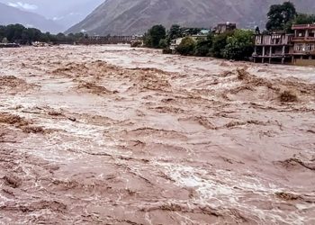 हिमाचल में बारिश का कहर, कई मकान क्षतिग्रस्त; इन 7 जिलों में बाढ़ की चेतावनी