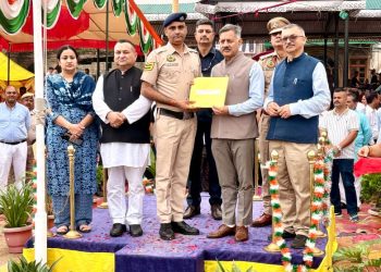 नाहन चौगान में आयोजित हुआ जिला स्तरीय स्वतंत्रता दिवस समारोह,