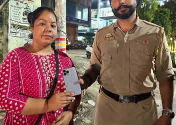 Sirmour: गुम एवं चोरी हुए मोबाइल फोन की ट्रेसिंग, बरामदगी के बाद उनके मालिकों को सौंपे वापिस ….