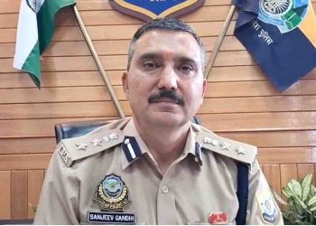 क्या रोड सेफ्टी फंड में करोड़ों के घोटाले से पर्दा उठाना IPS संजीव गांधी को भारी पड़ा?