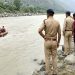 Himachal : सनकी पिता ने 6 वर्षीय बेटे को रावी में फें…का, तलाश में जुटी पुलिस
