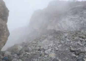 सिरमौर में भारी बारिश के बीच शिलाई में चूना पत्थर खदान में भूस्खलन, मलबे में दब गए 3 लोग