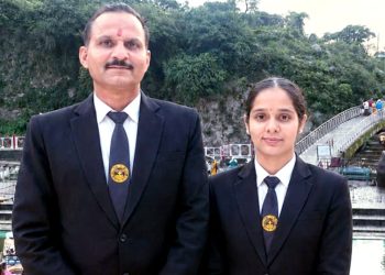 हिमाचल में बाप-बेटी का कमाल! एक ही क्लास में पढ़कर बेटी बनी टॉपर, पिता ने हासिल किया तीसरा स्थान